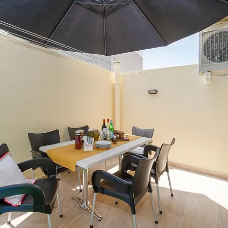 شقة Summer Breeze 3 Bedroom Family Maisonette With Sunny Terrace In - By Getawaysmalta المليحة