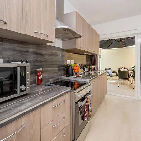 Summer Breeze 3 Bedroom Family Maisonette With Sunny Terrace In - By Getawaysmalta