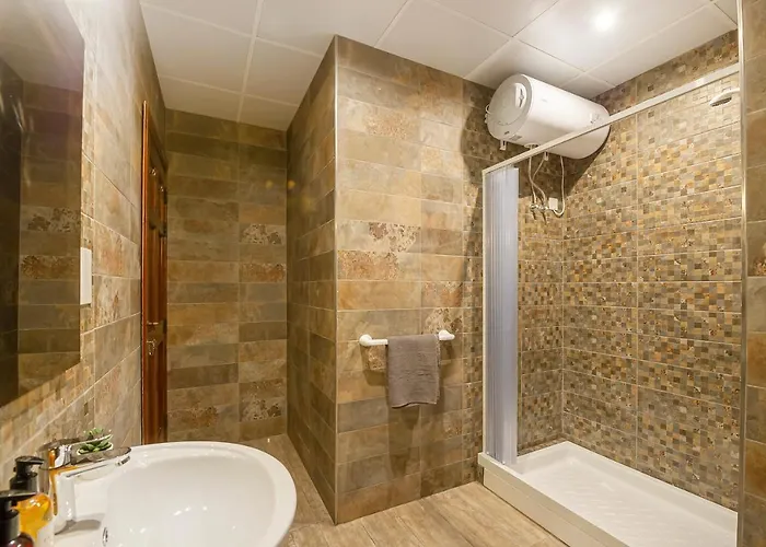 公寓 Summer Breeze 3 Bedroom Family Maisonette With Sunny Terrace In - By Getawaysmalta