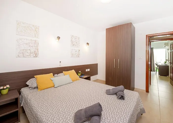 公寓 Summer Breeze 3 Bedroom Family Maisonette With Sunny Terrace In - By Getawaysmalta *