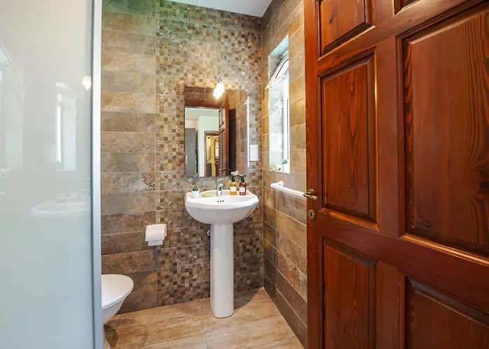 公寓 Summer Breeze 3 Bedroom Family Maisonette With Sunny Terrace In - By Getawaysmalta 梅利哈