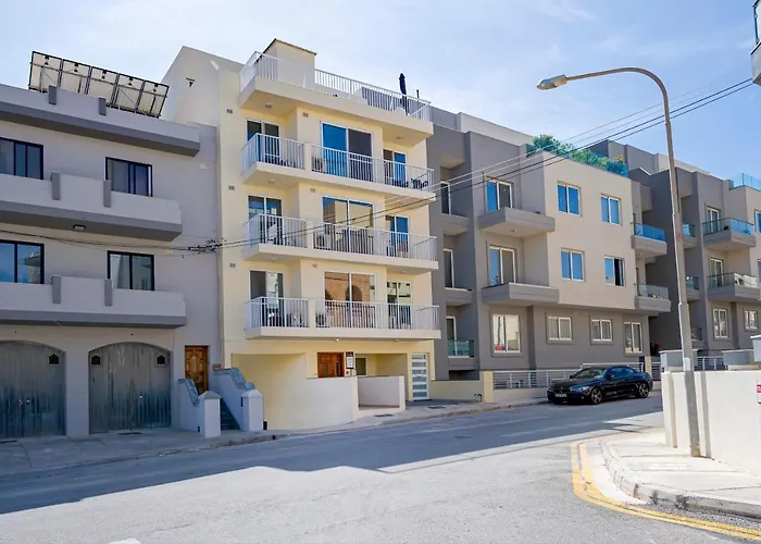 公寓 Summer Breeze 3 Bedroom Family Maisonette With Sunny Terrace In - By Getawaysmalta 梅利哈