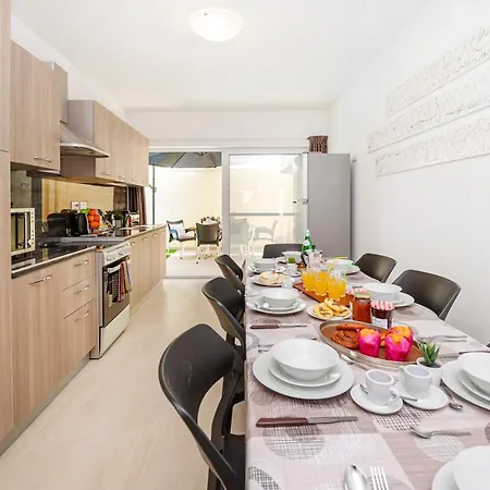 Summer Breeze 3 Bedroom Family Maisonette With Sunny Terrace In - By Getawaysmalta Appartamento