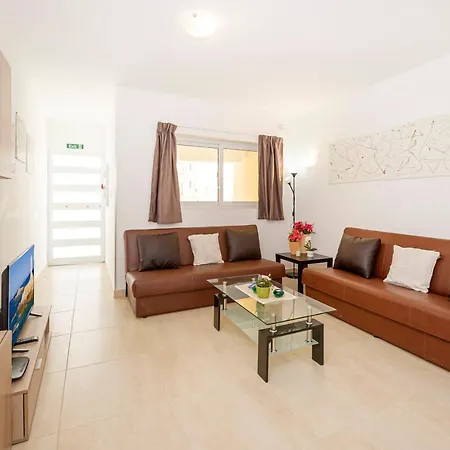 Appartamento Summer Breeze 3 Bedroom Family Maisonette With Sunny Terrace In - By Getawaysmalta