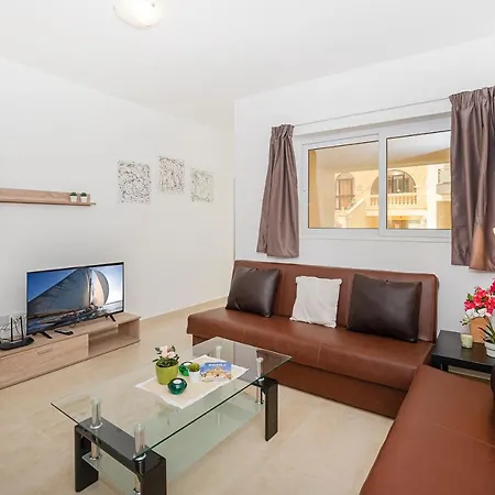 Summer Breeze 3 Bedroom Family Maisonette With Sunny Terrace In - By Getawaysmalta Apartman *