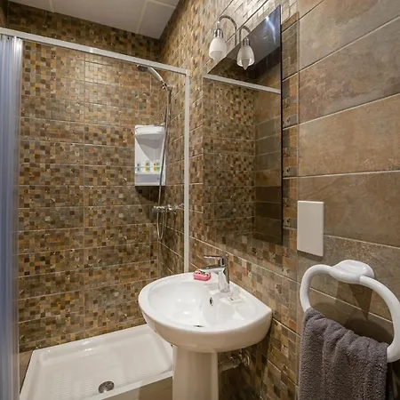 Appartement Summer Breeze 3 Bedroom Family Maisonette With Sunny Terrace In - By Getawaysmalta