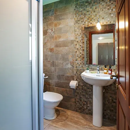 Summer Breeze 3 Bedroom Family Maisonette With Sunny Terrace In - By Getawaysmalta