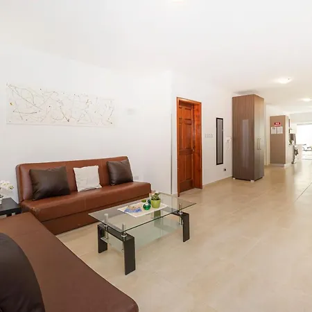 Summer Breeze 3 Bedroom Family Maisonette With Sunny Terrace In - By Getawaysmalta Mellieħa