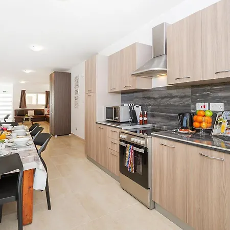 Summer Breeze 3 Bedroom Family Maisonette With Sunny Terrace In - By Getawaysmalta * Mellieha