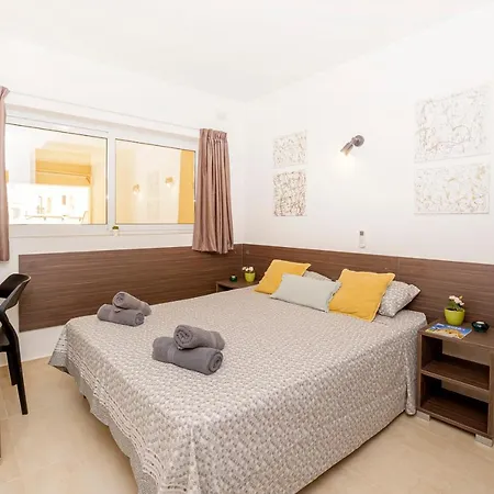 Summer Breeze 3 Bedroom Family Maisonette With Sunny Terrace In - By Getawaysmalta Appartamento