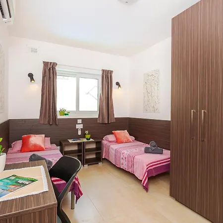 Summer Breeze 3 Bedroom Family Maisonette With Sunny Terrace In - By Getawaysmalta Appartement *