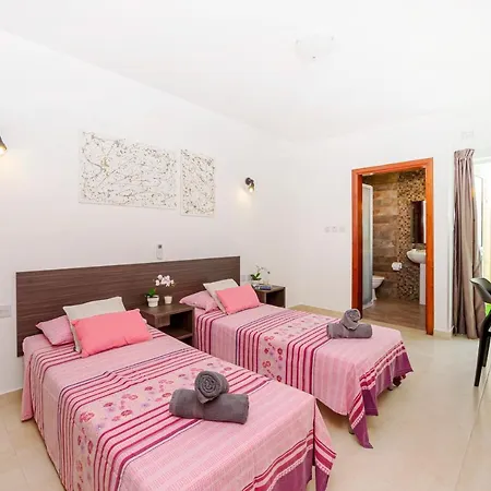 Summer Breeze 3 Bedroom Family Maisonette With Sunny Terrace In - By Getawaysmalta Appartement Mellieħa