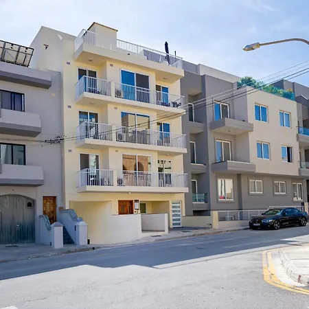 Apartman Summer Breeze 3 Bedroom Family Maisonette With Sunny Terrace In - By Getawaysmalta Mellieħa
