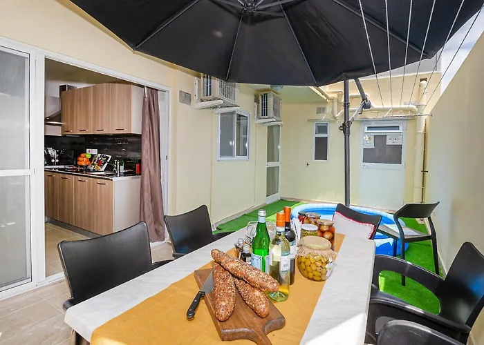 Apartament Summer Breeze 3 Bedroom Family Maisonette With Sunny Terrace In - By Getawaysmalta *