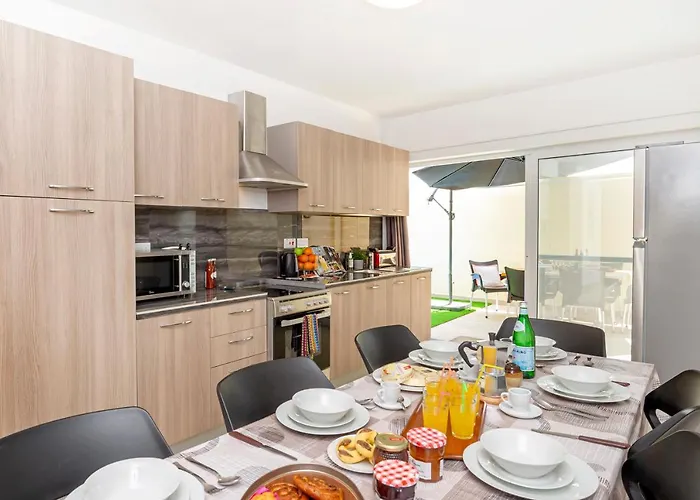 Summer Breeze 3 Bedroom Family Maisonette With Sunny Terrace In - By Getawaysmalta * Mellieħa