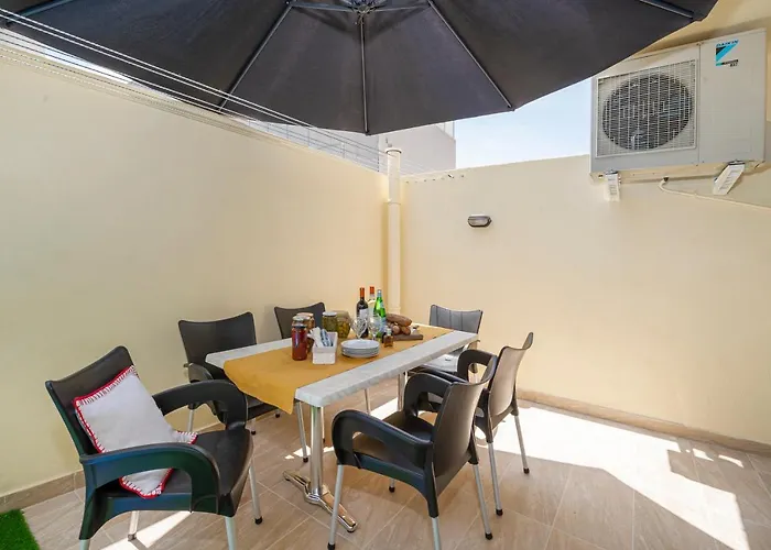 Apartament Summer Breeze 3 Bedroom Family Maisonette With Sunny Terrace In - By Getawaysmalta Mellieħa