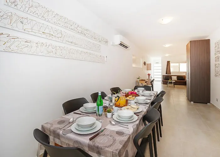 Summer Breeze 3 Bedroom Family Maisonette With Sunny Terrace In - By Getawaysmalta